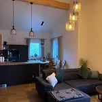 Neue Moderne Mit Infrarot Sauna Und Grossen Garten