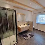 Neue Moderne Mit Infrarot Sauna Und Grossen Garten Hengersberg