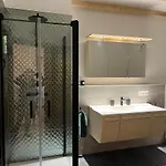 Neue Moderne Mit Infrarot Sauna Und Grossen Garten