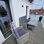 Neue Moderne Mit Infrarot Sauna Und Grossen Garten *