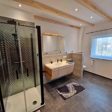 Neue Moderne Mit Infrarot Sauna Und Grossen Garten Hengersberg