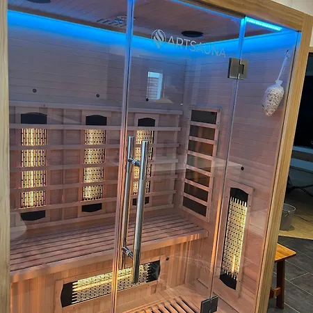 Neue Moderne Mit Infrarot Sauna Und Grossen Garten Appartement *