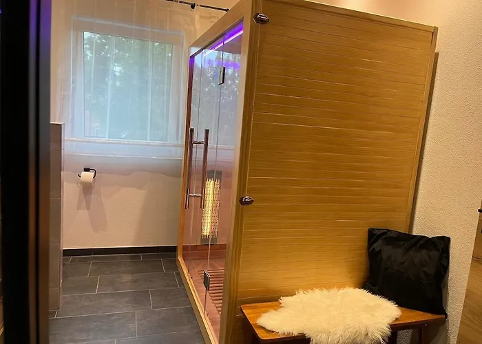 Neue Moderne Mit Infrarot Sauna Und Grossen Garten *
