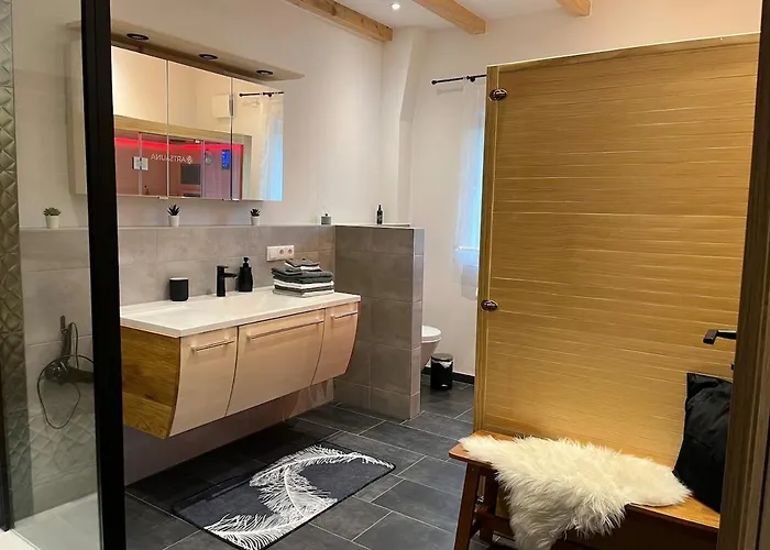 아파트 Neue Moderne Mit Infrarot Sauna Und Grossen Garten 헹게르스베르크