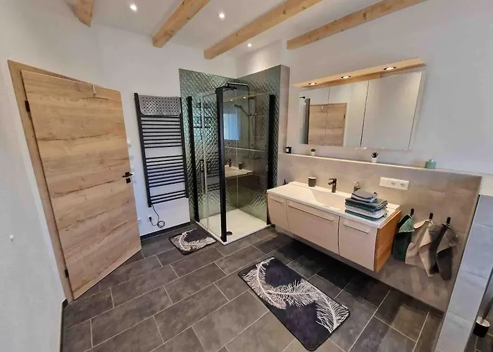 아파트 Neue Moderne Mit Infrarot Sauna Und Grossen Garten