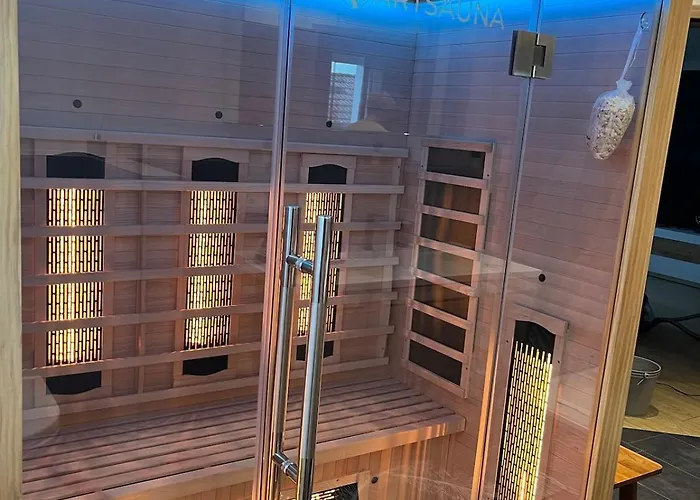 Neue Moderne Mit Infrarot Sauna Und Grossen Garten 아파트 *